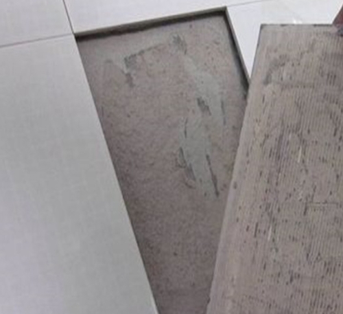 望江瓷砖空鼓维修公司分享瓷砖铺贴时如果打浆（即涂抹在瓷砖背面和基层上的砂浆或瓷砖胶）过少，会带来以下问题